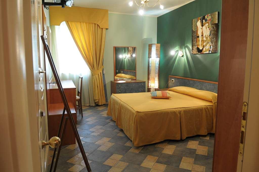 Hotel Blumentag Paola Room photo