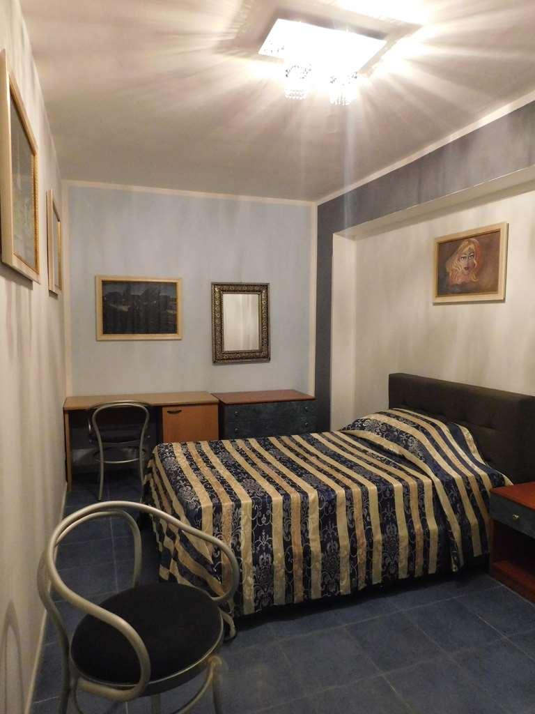 Hotel Blumentag Paola Room photo